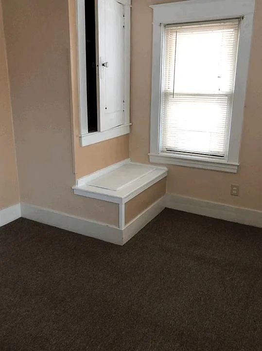 3 bed, 800 sqft, $2,100 — Photo 4