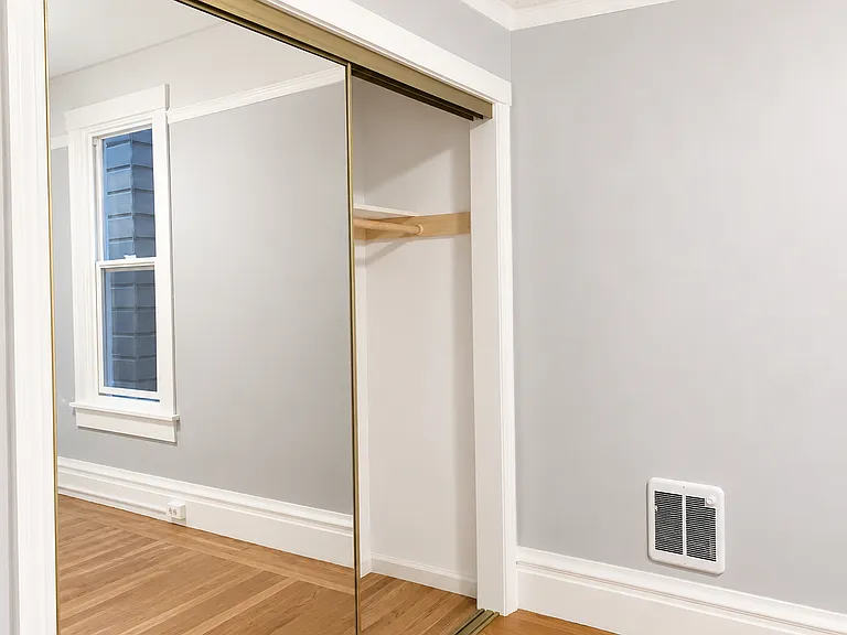 435 Spruce St — Photo 3