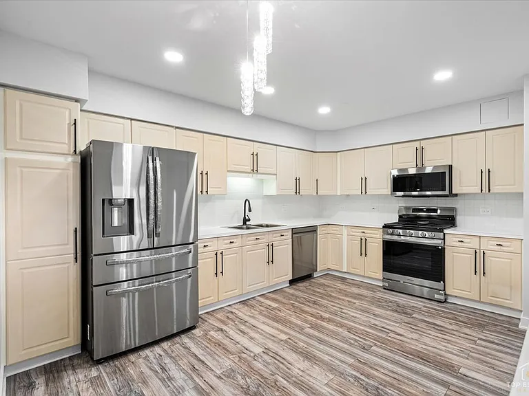 650 S River Rd #812 — Photo 8