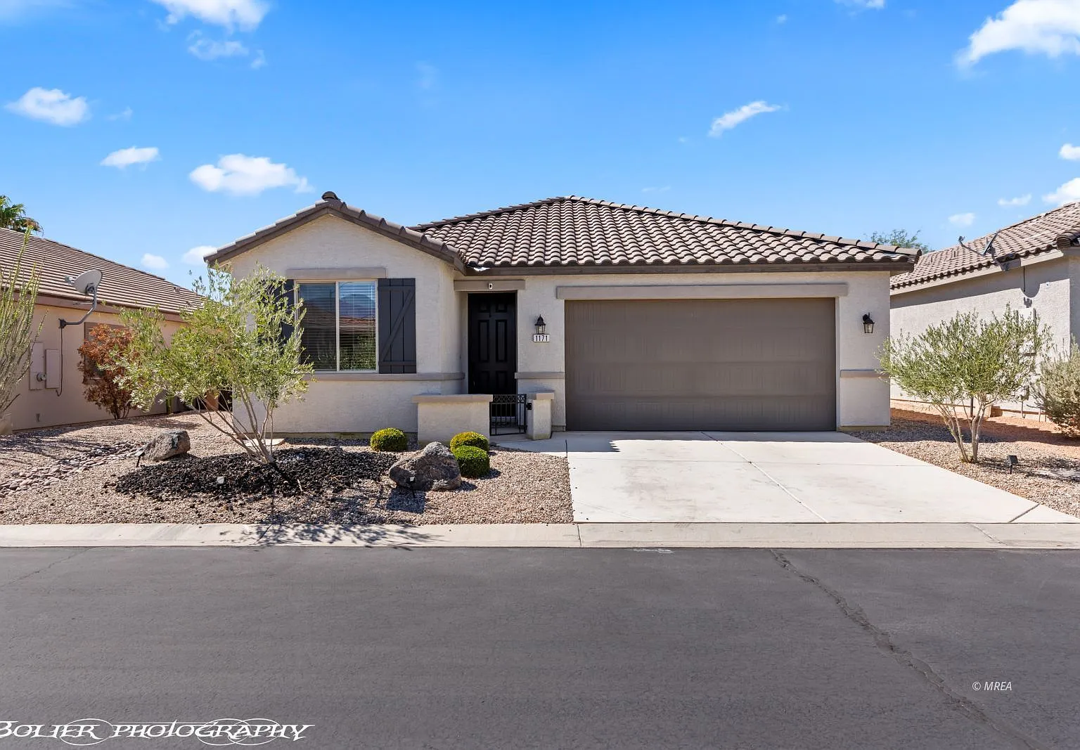 3 bed, 2.0 bath, 1165 sqft, $2,200 — Photo 1
