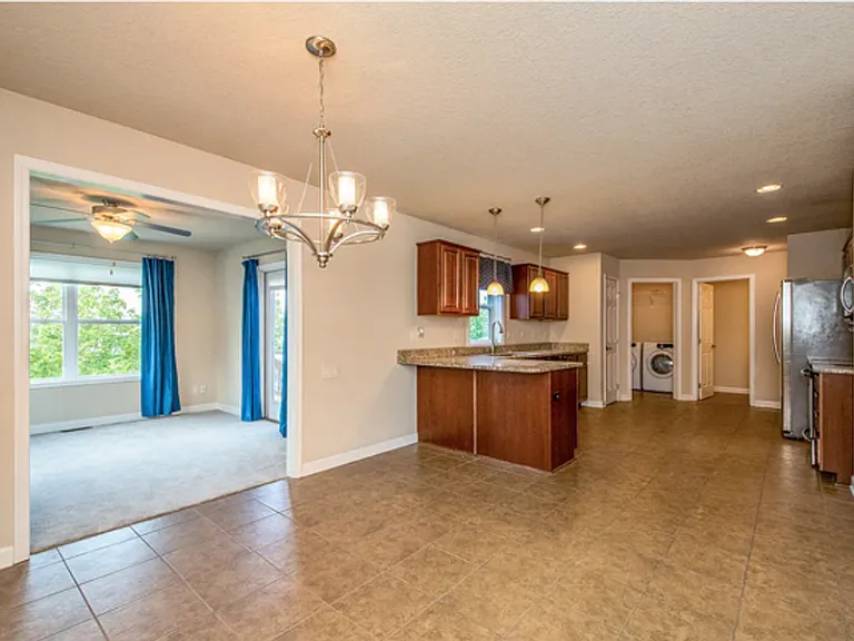 2104 NE Oak Dr — Photo 3