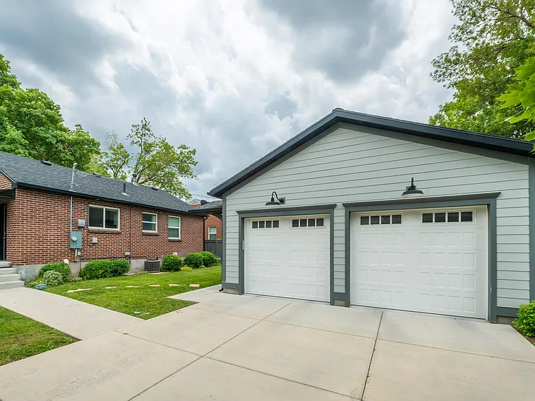 2880 S 1400 E — Photo 17