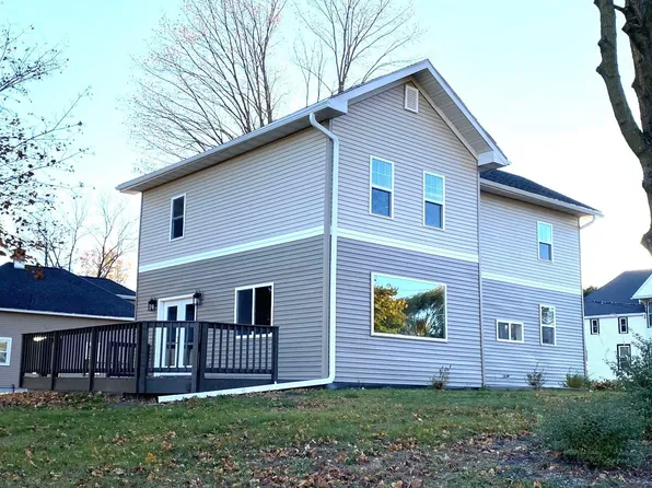 67 Waupaca St, Clintonville, WI 54929