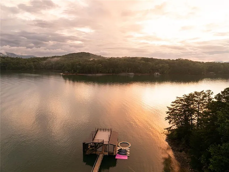 725 Rocky Point Dr — Photo 17