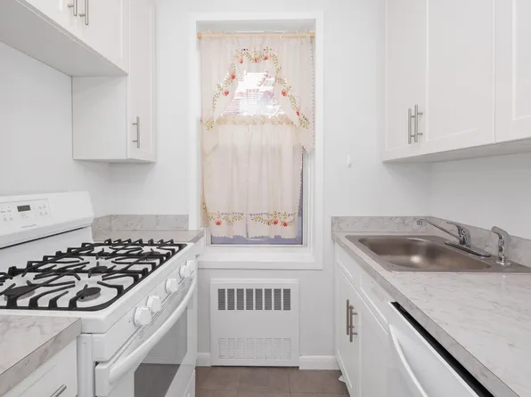 601 Kappock Street image 11 of 19