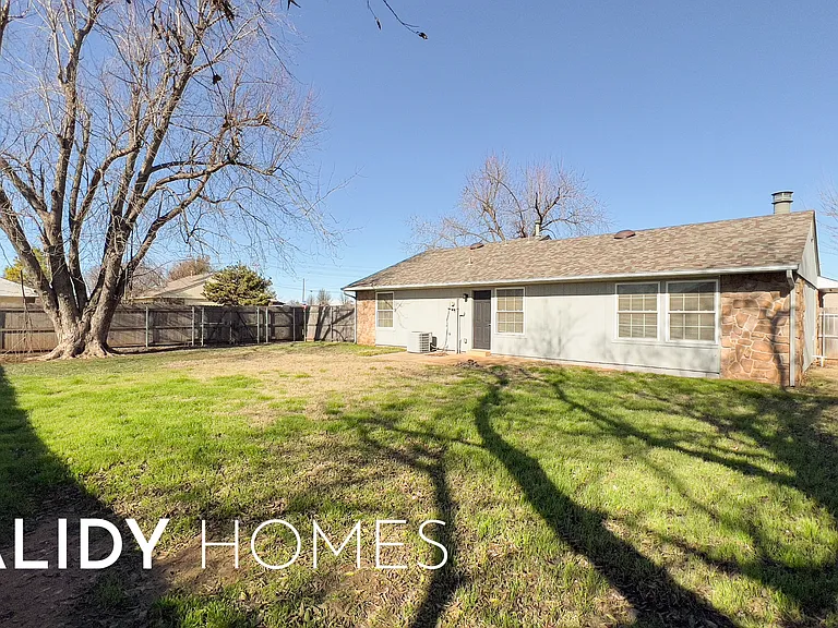 808 SE 13th St — Photo 31