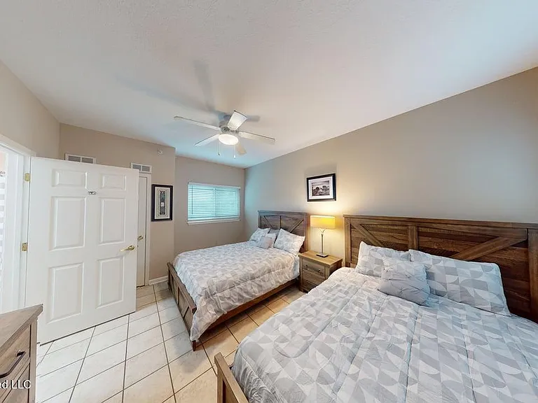 2230 Beach Dr #301 — Photo 16