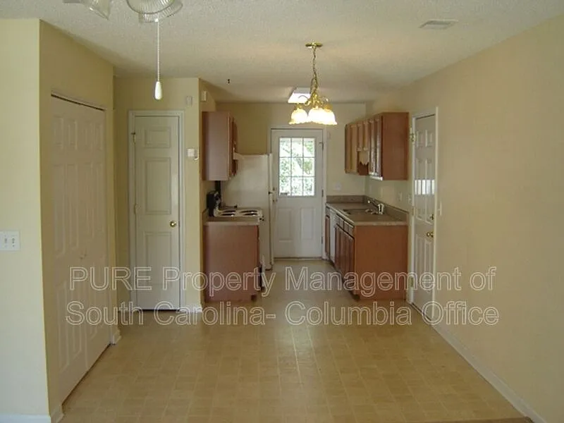 3 bed, 2.0 bath, 1250 sqft, $1,595 — Photo 3
