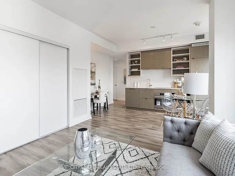20 Edward St N #1302 — Photo 9