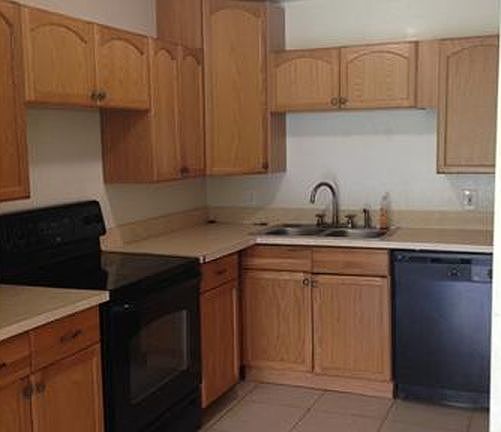 3rd image of 1084 North Ave