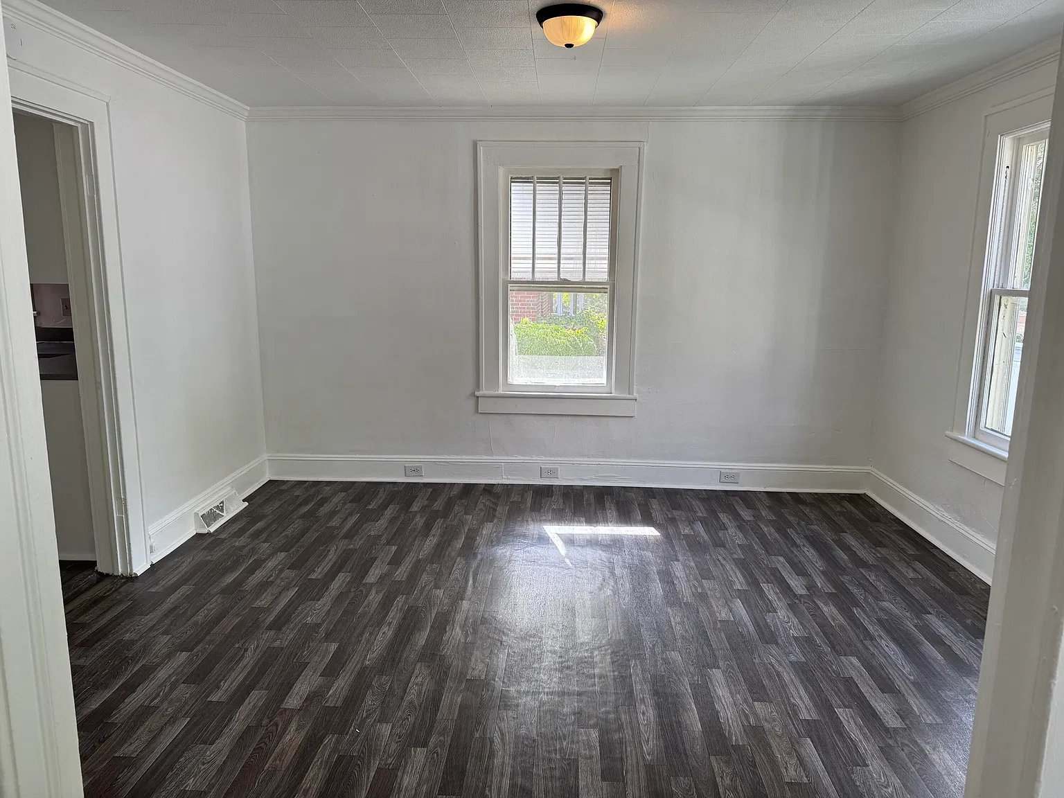 2 bed, 1.0 bath, 1044 sqft, $1,200 — Photo 4