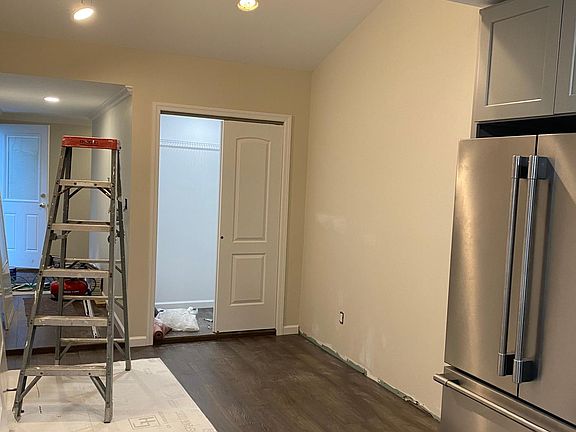 5th image of 511 East Dr