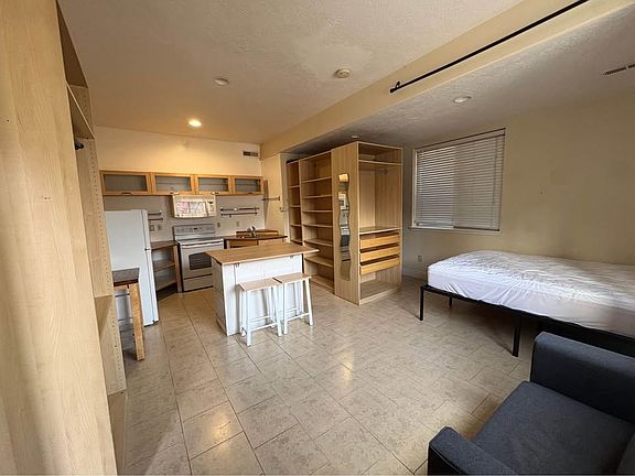 4th image of 545 Crestview Dr #1