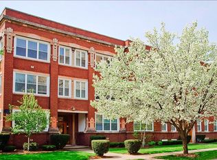 920 Main St APT 1, Evanston, IL 60202