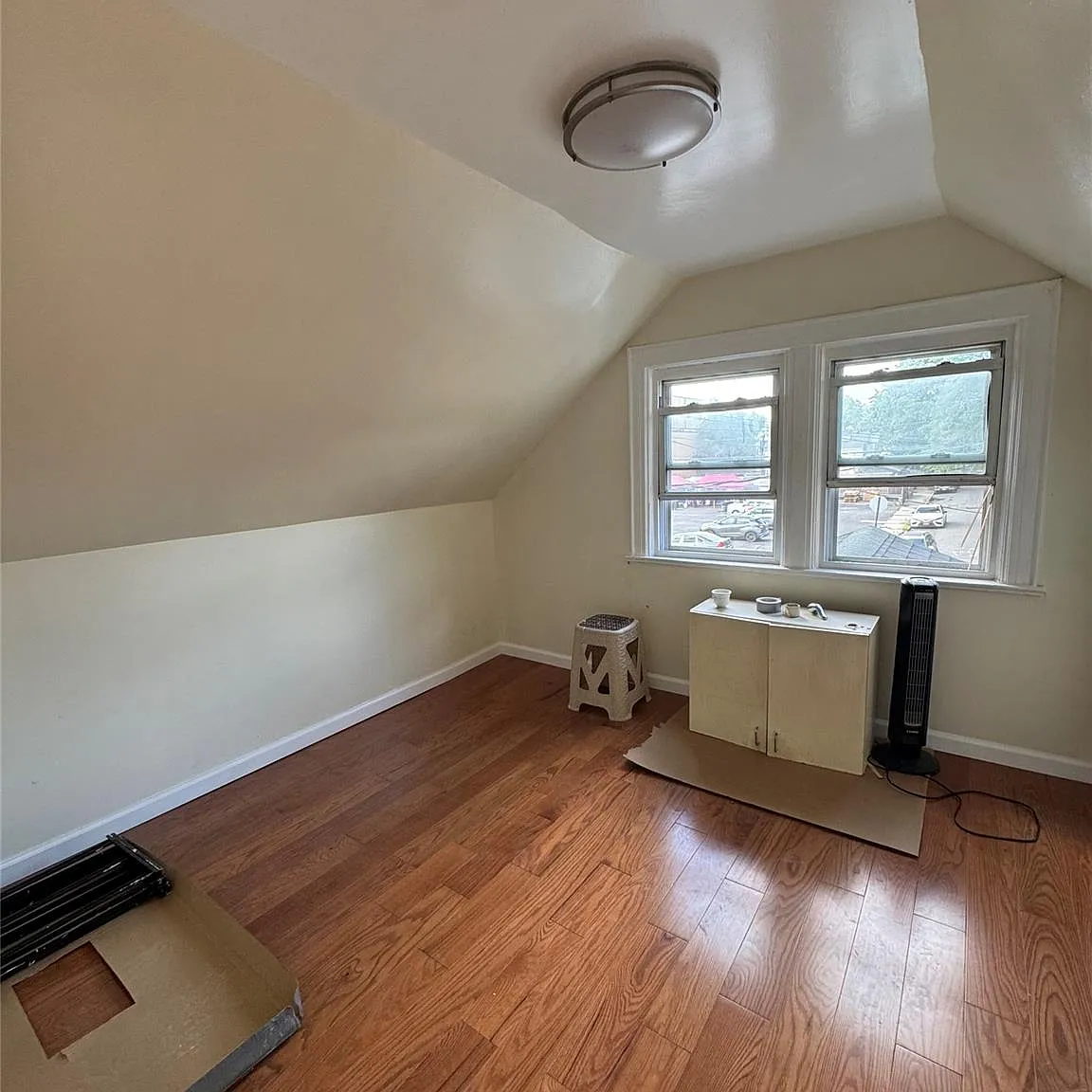 2 bed, 1.0 bath, 1400 sqft, $2,600 — Photo 1