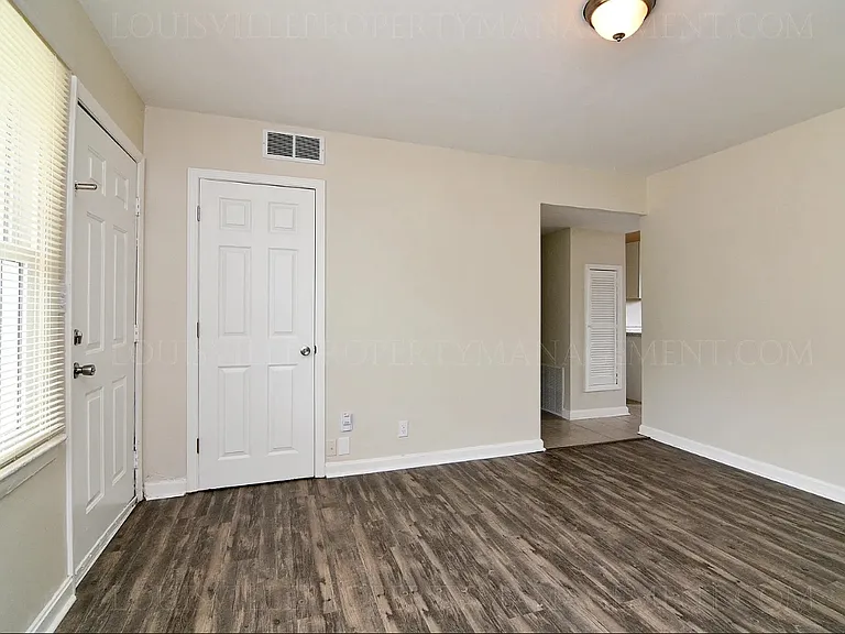 5117 Alba Way — Photo 3