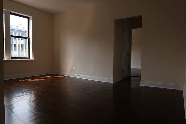 2nd image of 497 W 182nd St APT 3B