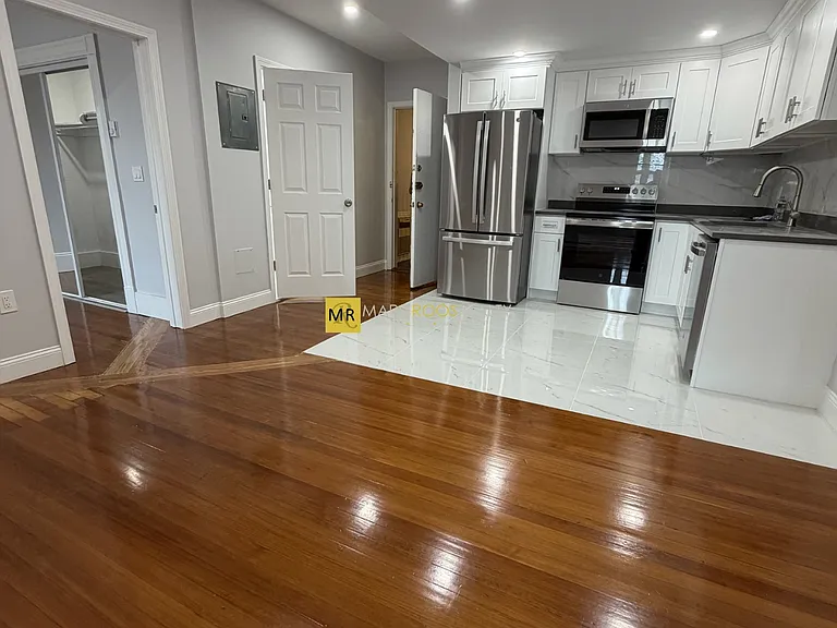474 Commonwealth Ave — Photo 1