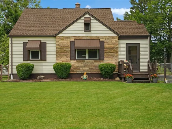 4656 Tomaka Dr, Hamburg, NY 14075