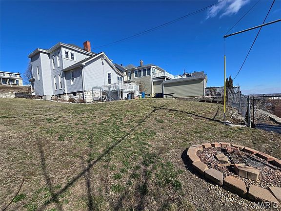 3rd image of 437 E 4th St