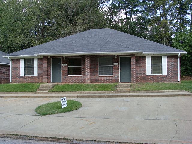 1st image of 1032 San Saba St