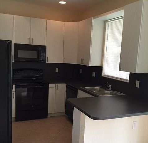 1st image of 555 NE 21st Ave