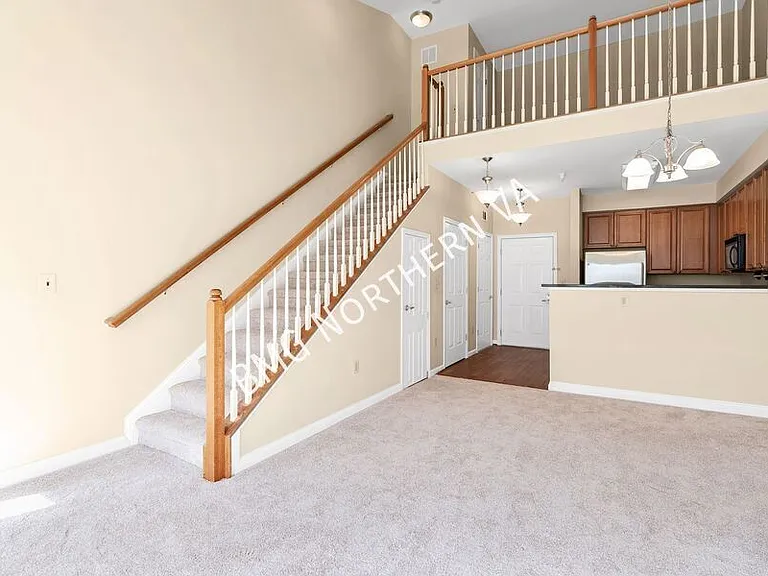 801 Greenbrier St #422 — Photo 7