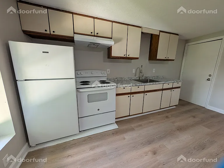 7 Crescent St #6 — Photo 3