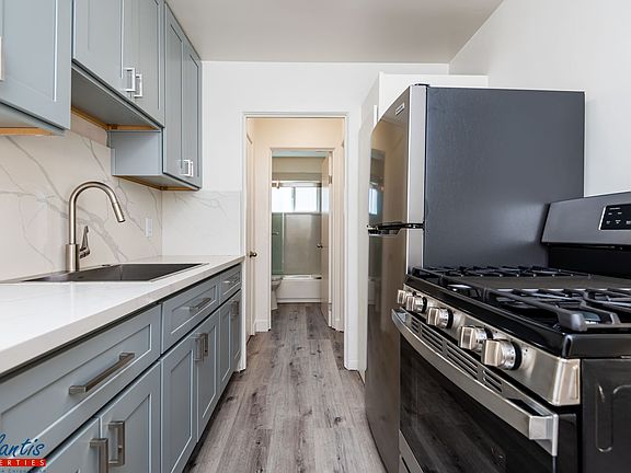 3rd image of 990 E Taylor St #2