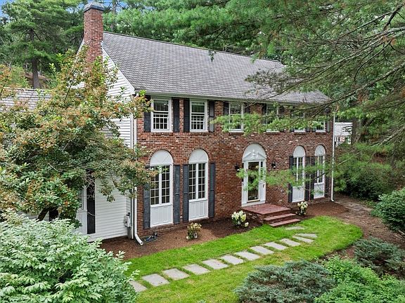 3rd image of 45 Blueberry Ln