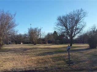 202 W Locust St, Tecumseh, OK 74873