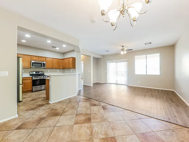 40810 N Hudson Ct — Photo 7