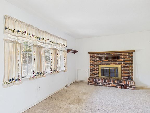 3rd image of 34 Elizabeth Way