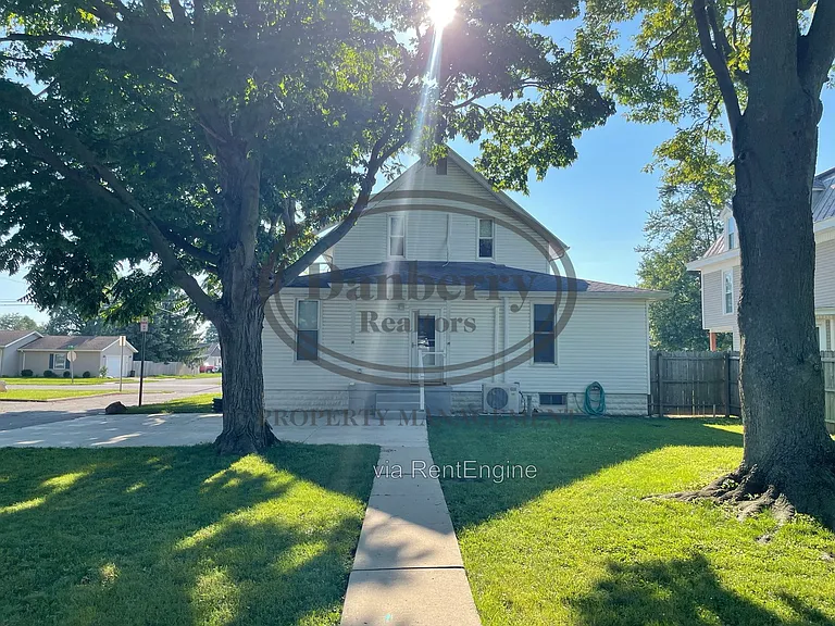 109 S Main St — Photo 2