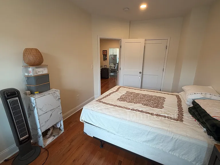123 Sutherland Rd #E — Photo 17
