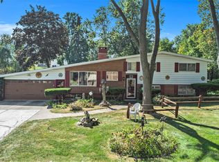 2452 Valleylane Dr, Grand Blanc, MI 48439
