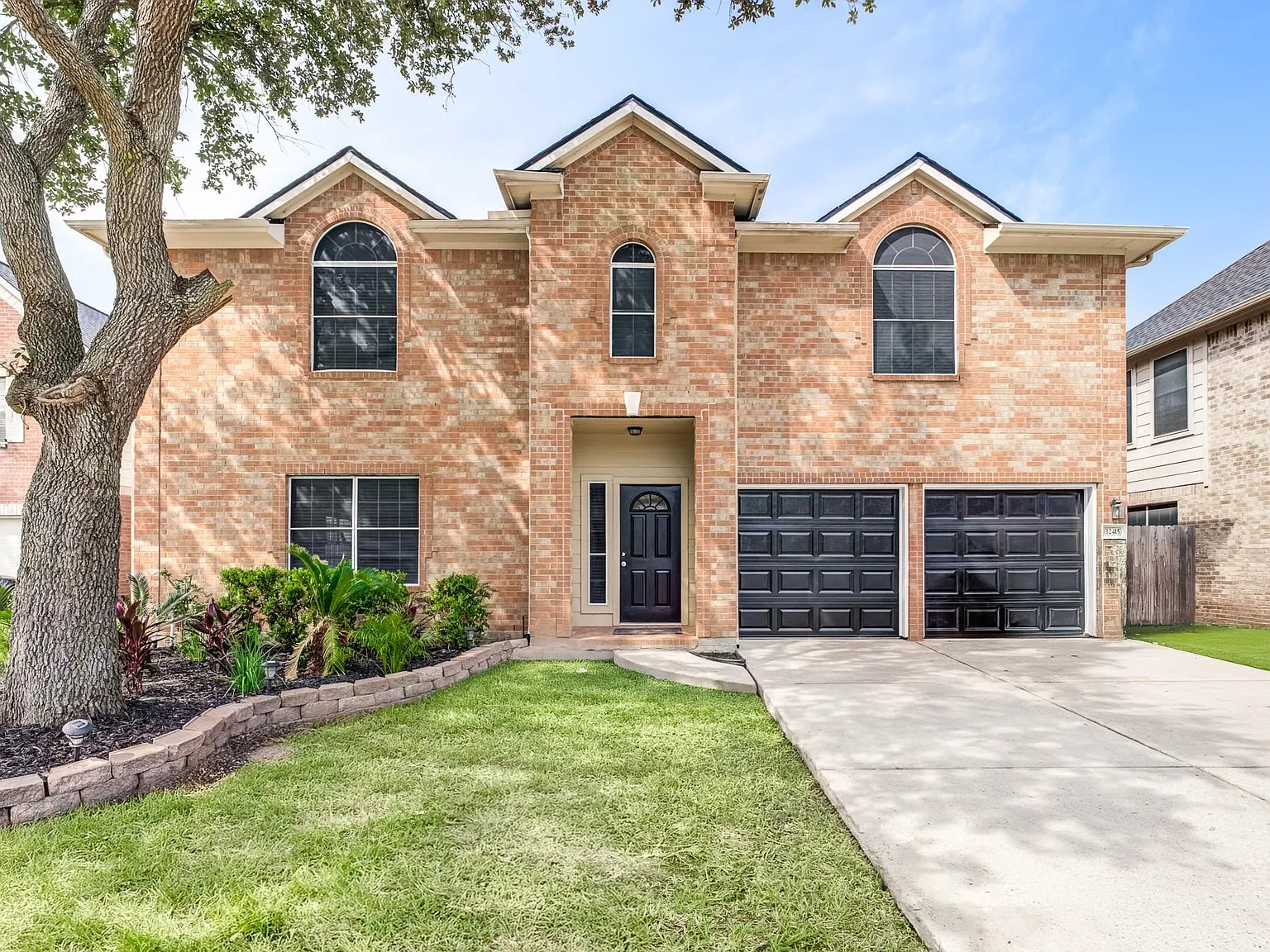 5 bed, 2.5 bath, 3039 sqft, $2,599 — Photo 2