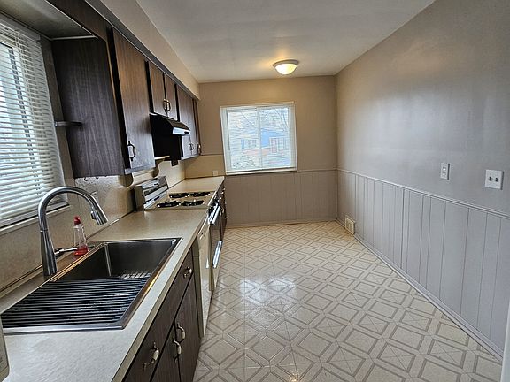 5th image of 22431 Lake Dr