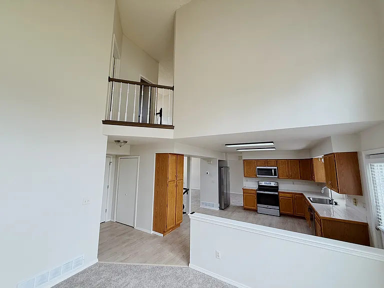 8061 Scarborough Dr — Photo 16