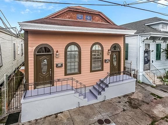 2nd image of 3017 Baudin St