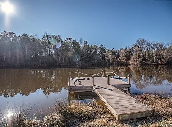 3rd image of 1329 White Pond Dr