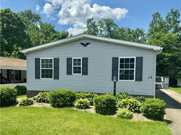 13 Cardinal Dr, Hiram, OH 44234