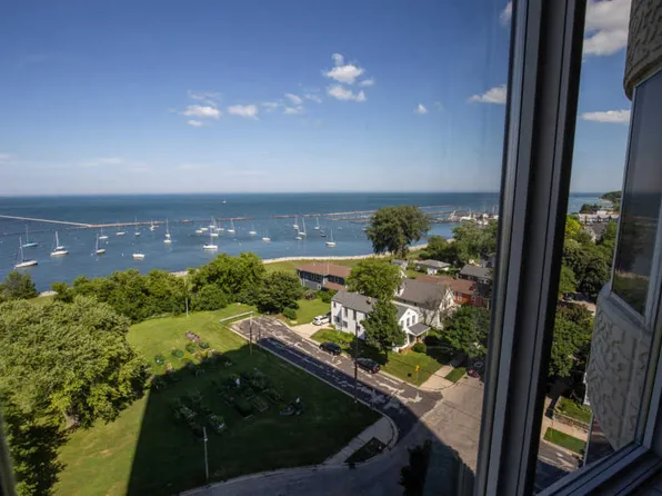 2525 S Shore Dr Unit 11, Milwaukee, WI 53207