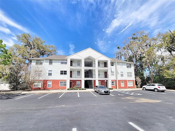 3rd image of 2360 SW Archer Rd APT 505