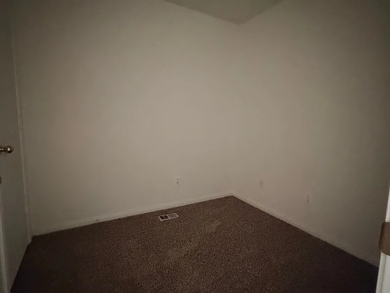 3204 Hereford Ln — Photo 8
