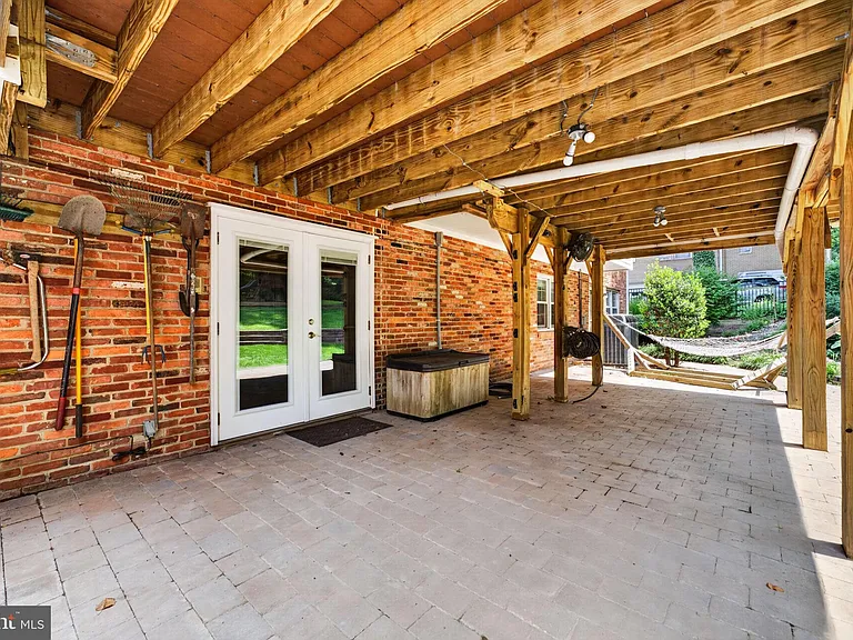 6443 Walters Woods Dr — Photo 64