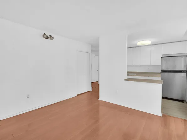 50 Lexington Avenue image 3 of 14