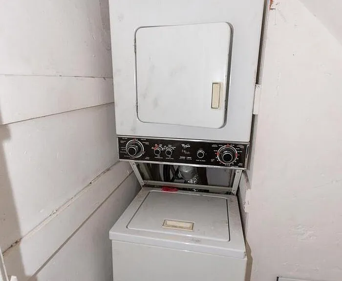 2400 W Baltimore St — Photo 8