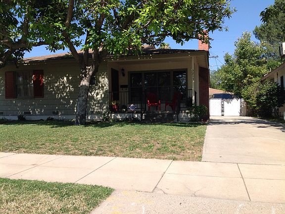 Parking w/ 2 car garage .