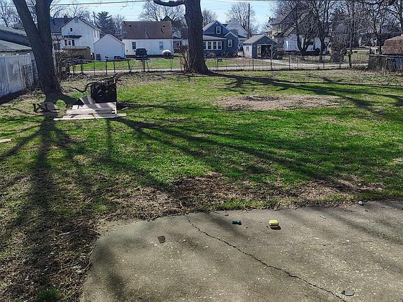 4th image of 646 E Locust St